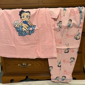 Betty Boop pink pajama capri style in excellent condition